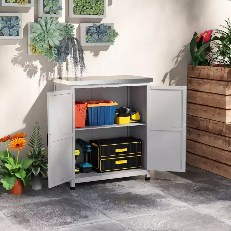 Armoire de rangement d'extérieur en bois et station de préparation avec plateau en métal et portes doubles