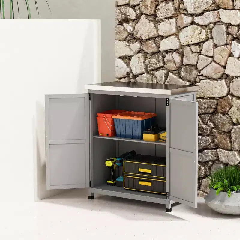 Armoire de rangement d'extérieur en bois et station de préparation avec plateau en métal et portes doubles