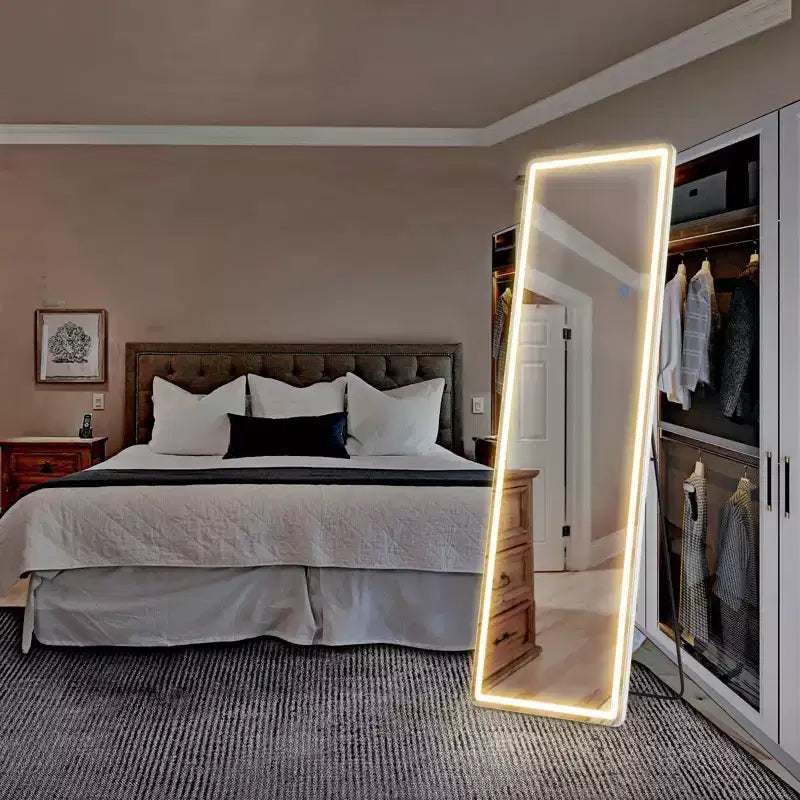 Miroir de courtoisie à LED réglable 64x21" avec luminosité variable – Blanc