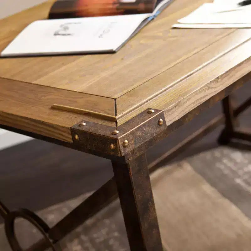 Table à dessin industrielle inclinable – Chêne vieilli et laiton antique, 51,5 po de large
