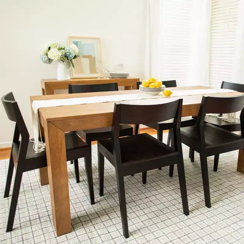 Ensemble de table à manger Plank+Beam 72 Modern en bois massif, brosse métallique noire, + 6 chaises